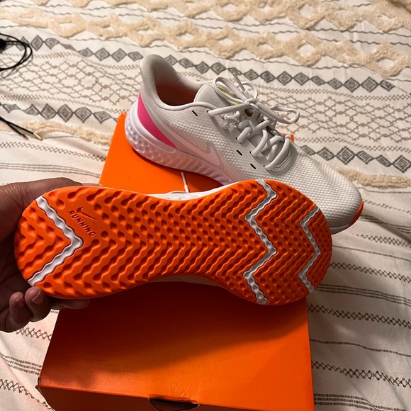 Nike - Picture 3 of 4